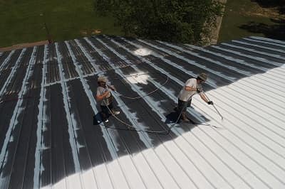Painting roof with airless sprayer method